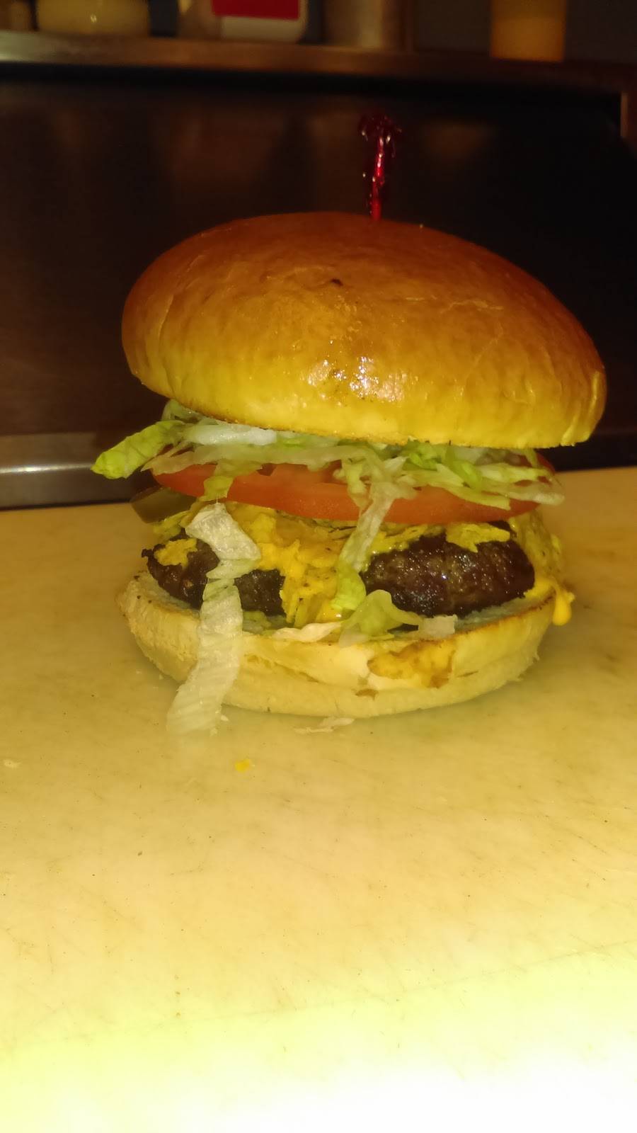 Oscars Bar & Grill | restaurant | 320 N Dixie Dr, Vandalia, OH 45377, USA | 9378908655 OR +1 937-890-8655