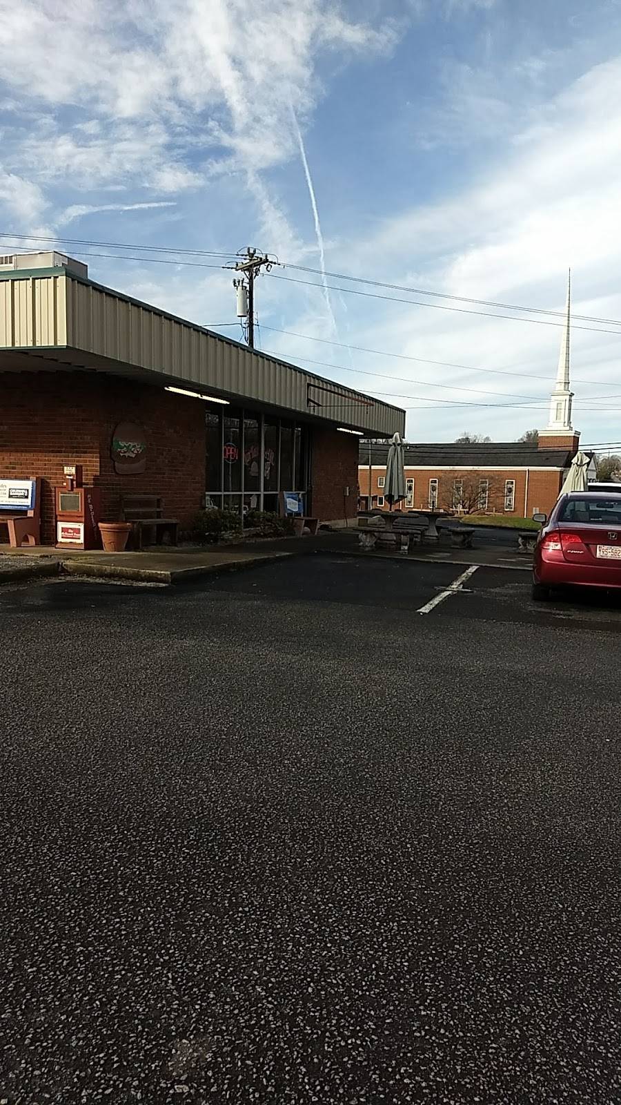 Market Grill | restaurant | 1210 E Court St, Marion, NC 28752, USA | 8286599556 OR +1 828-659-9556