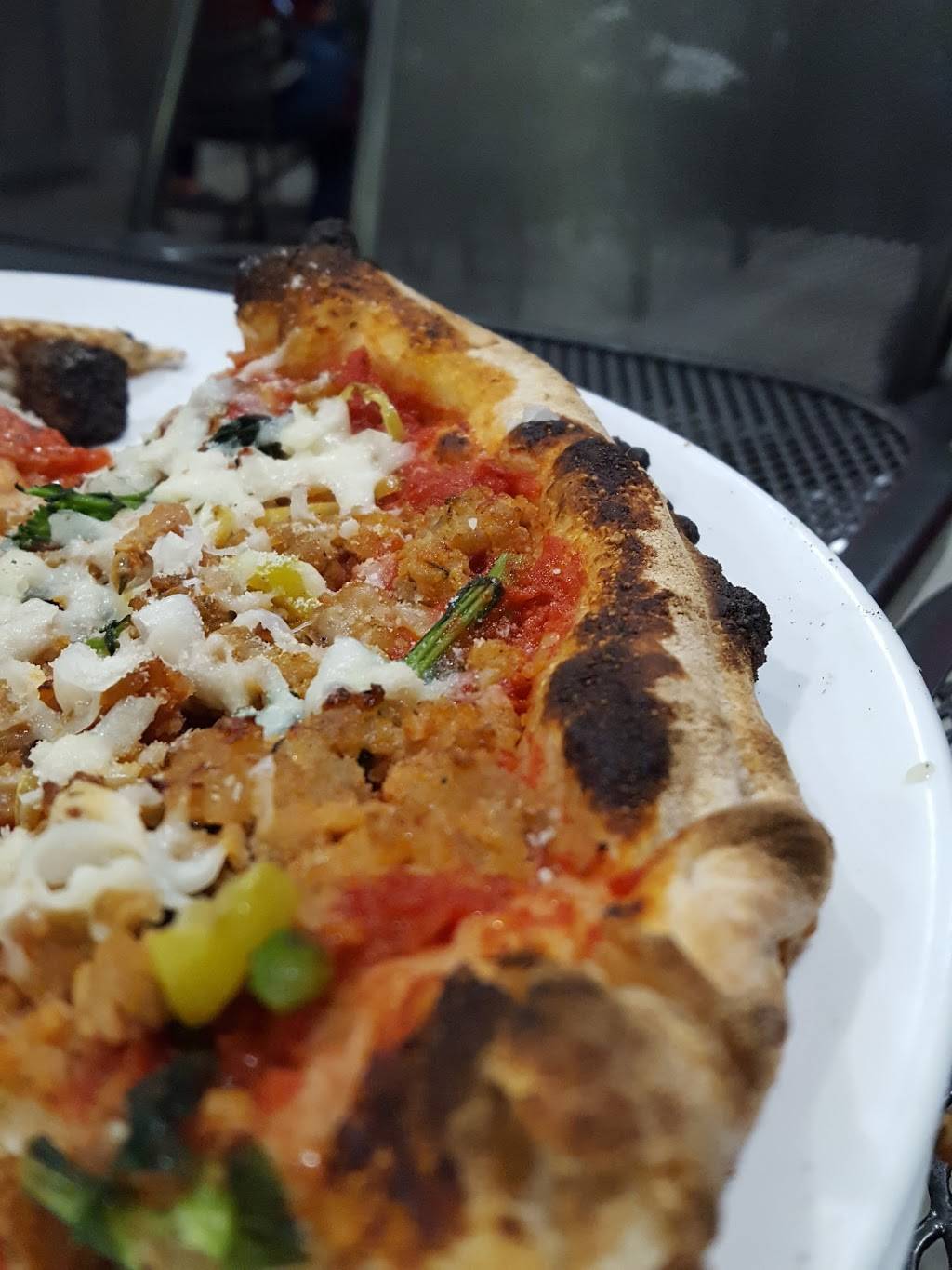 Sasso | restaurant | 1595 Upper James St, Hamilton, ON L9B 1K2, Canada | 9055264848 OR +1 905-526-4848