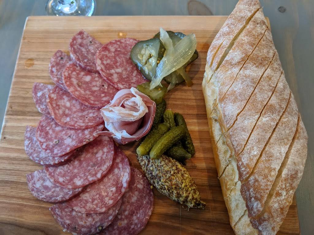 The Confident Rabbit | restaurant | 309 William St, Fredericksburg, VA 22401, USA | 5403719999 OR +1 540-371-9999