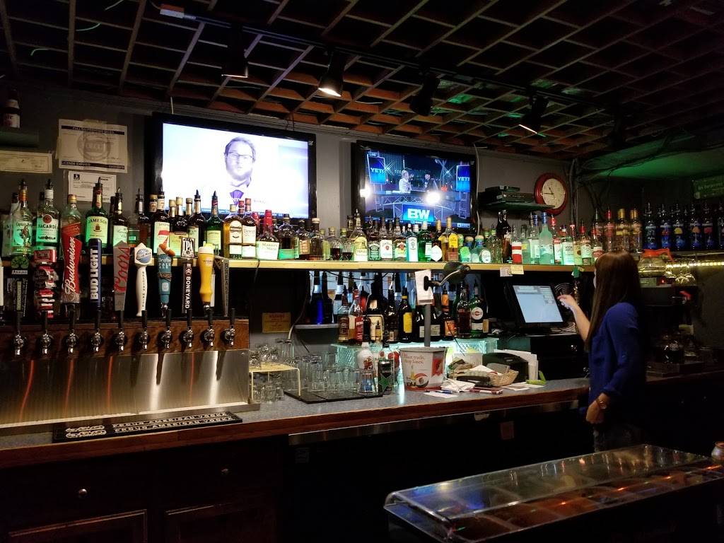 McQueens Bar & Grill | restaurant | 14680 SE River Rd, Milwaukie, OR 97267, USA | 5033539311 OR +1 503-353-9311