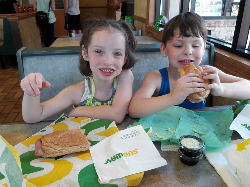 Subway | restaurant | 416 MN-3 S, Northfield, MN 55057, USA | 5076457226 OR +1 507-645-7226