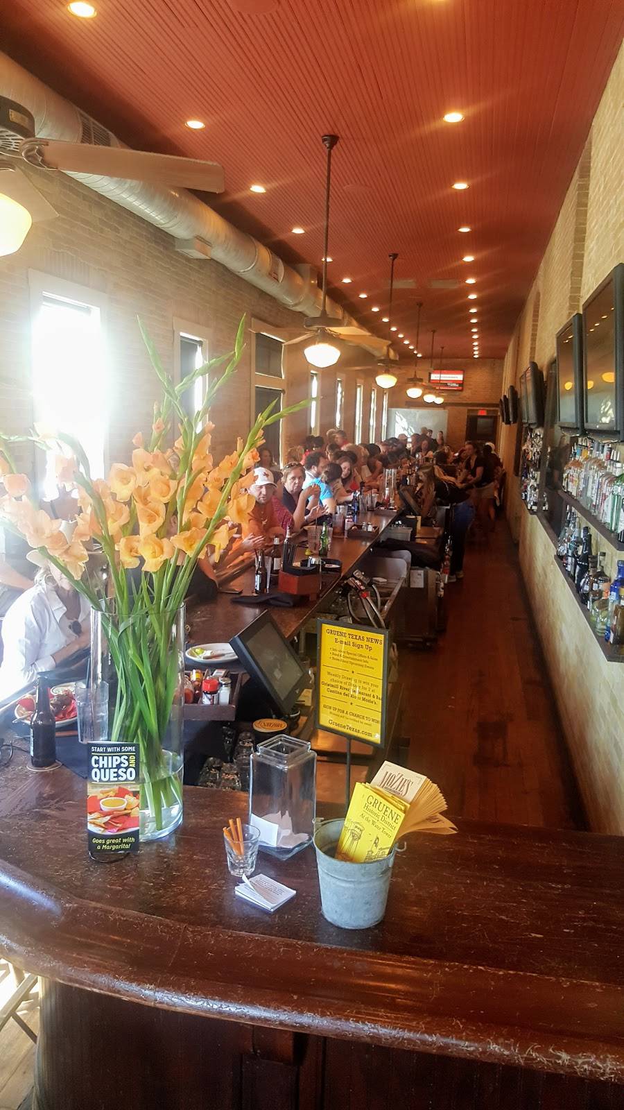 Mozies | restaurant | 1601 Hunter Rd, New Braunfels, TX 78130, USA | 8305151281 OR +1 830-515-1281