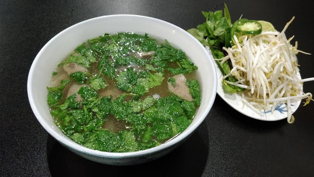 Pho Lan Phuong | restaurant | 2705 W Lawrence Ave, Chicago, IL 60625, USA | 7739618827 OR +1 773-961-8827