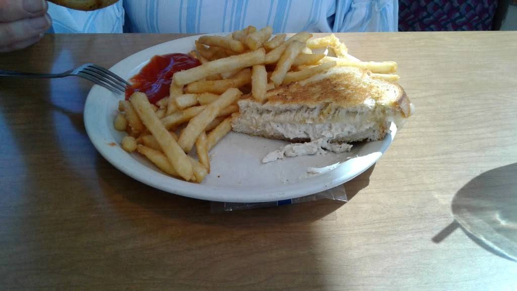 Raiders Coney & Bistro | restaurant | 208 N Main St, Almont, MI 48003, USA | 8107982272 OR +1 810-798-2272