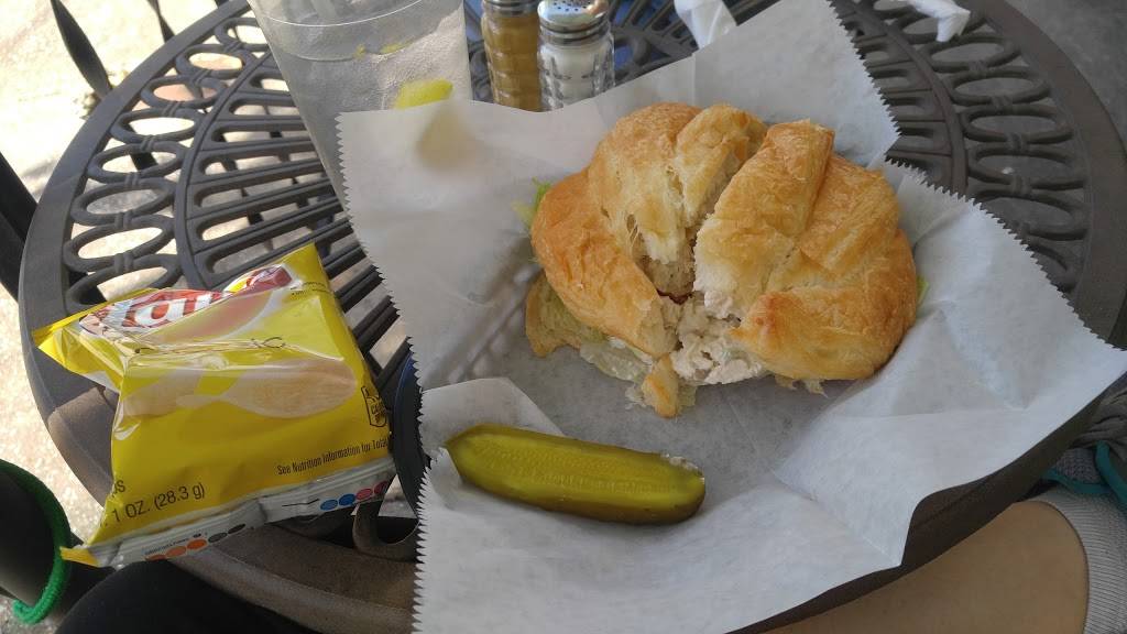 Gibsons Cafe | cafe | 100 E Locust St, Lafayette, TN 37083, USA | 6156662244 OR +1 615-666-2244