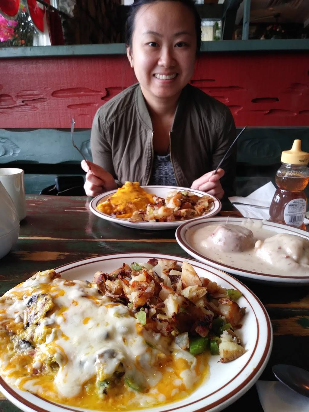 BJs Kountry Kitchen | restaurant | 4944 N Blackstone Ave, Fresno, CA 93726, USA | 5592288864 OR +1 559-228-8864