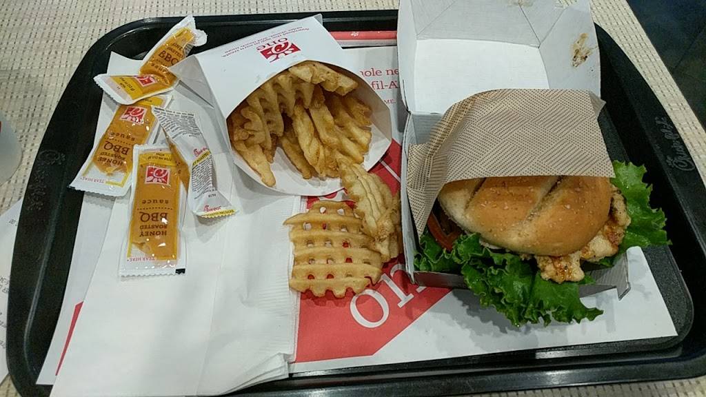 Chick-fil-A | restaurant | 150 W Town Square Way, Oak Creek, WI 53154, USA | 4145710048 OR +1 414-571-0048