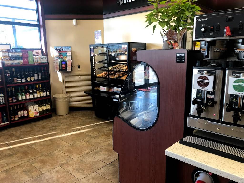 Caseys | meal takeaway | 3010 University Dr, Muscatine, IA 52761, USA | 5632637884 OR +1 563-263-7884