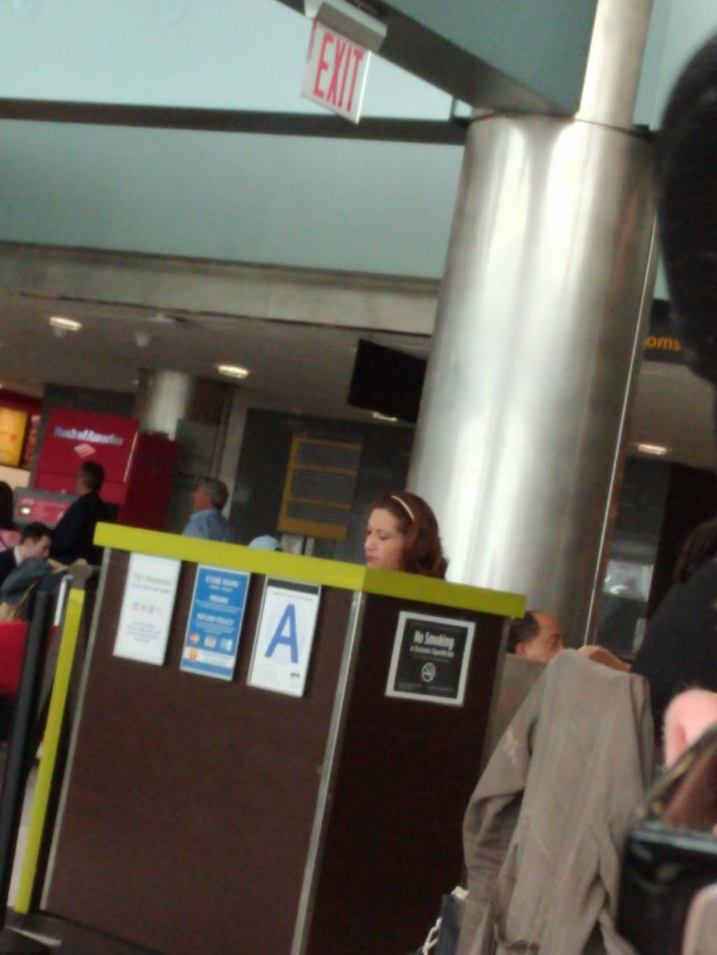 Todd Englishs Figs | restaurant | Terminal B, LaGuardia Ext, Flushing, NY 11371, USA | 7184467600 OR +1 718-446-7600