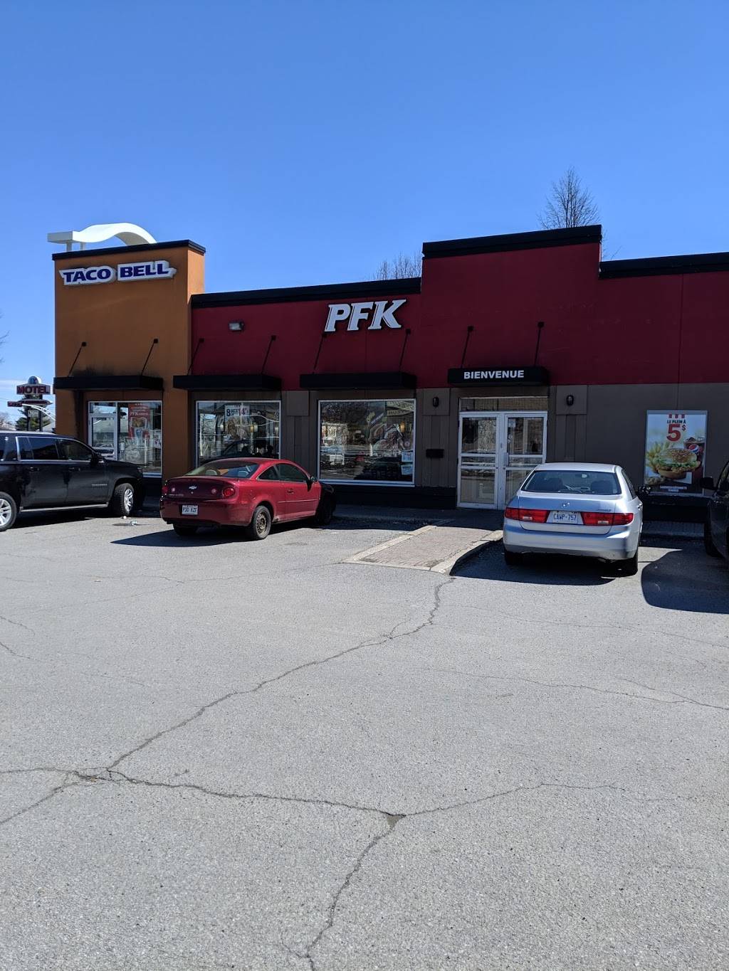 Taco Bell | meal takeaway | 164 Boulevard Gréber, Gatineau, QC J8T 6K2, Canada | 8195612663 OR +1 819-561-2663