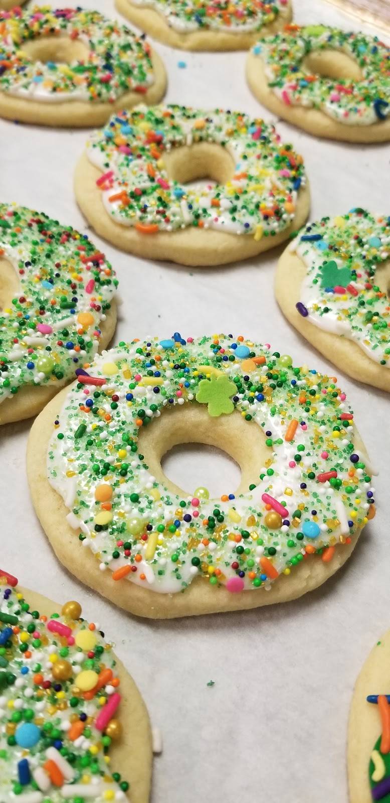 Heathers Custom Cakes | restaurant | 970 W Broadway St, Bradley, IL 60915, USA | 8153044181 OR +1 815-304-4181