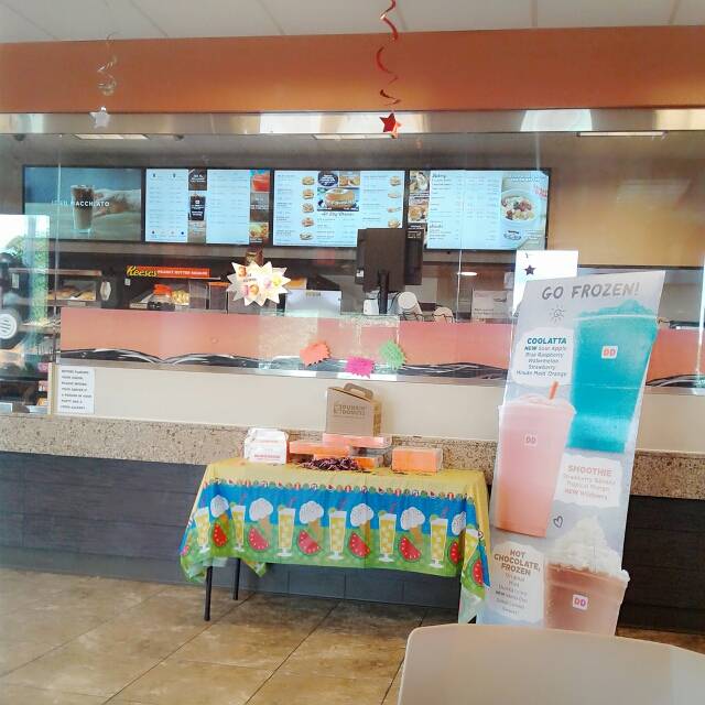 Dunkin | bakery | 1190 NW 62nd St, Miami, FL 33150, USA | 3056772290 OR +1 305-677-2290