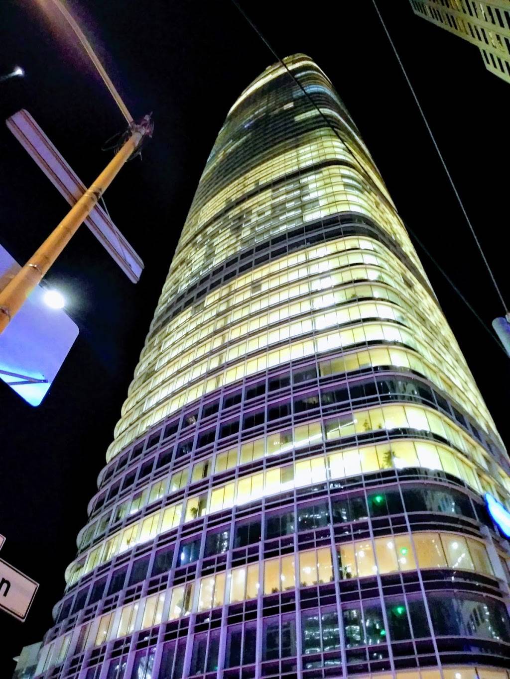 International Smoke | restaurant | 301 Mission St, San Francisco, CA 94105, USA | 4155437474 OR +1 415-543-7474