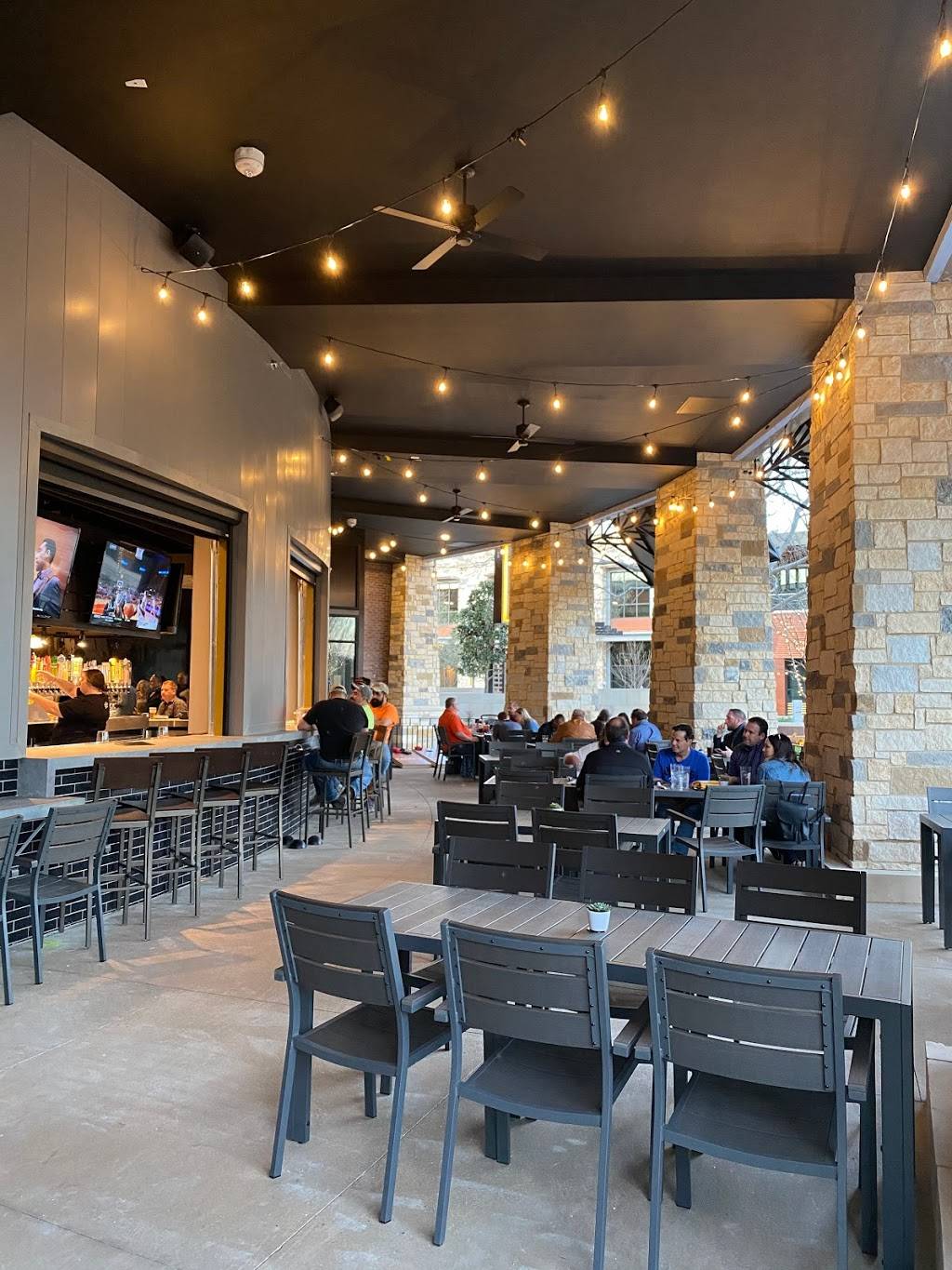 Parrys Pizzeria & Taphouse | restaurant | 5752 Grandscape Blvd #140, The Colony, TX 75056, USA | 9728855144 OR +1 972-885-5144