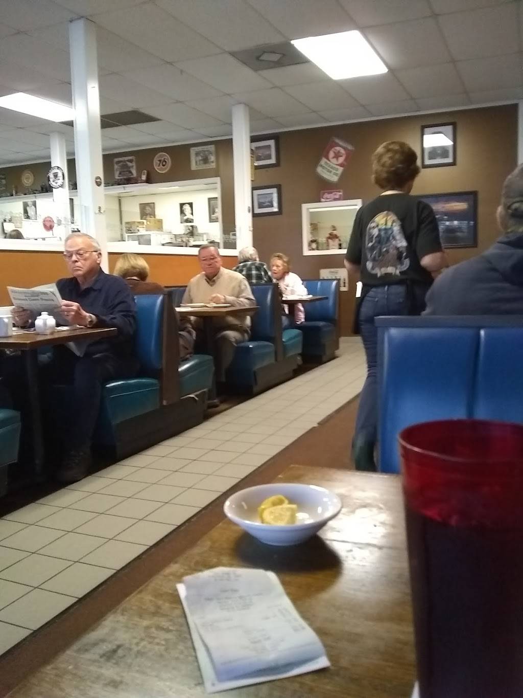 Anns Family Diner | restaurant | 6545 Market Dr, Gloucester, VA 23061, USA | 8046931764 OR +1 804-693-1764