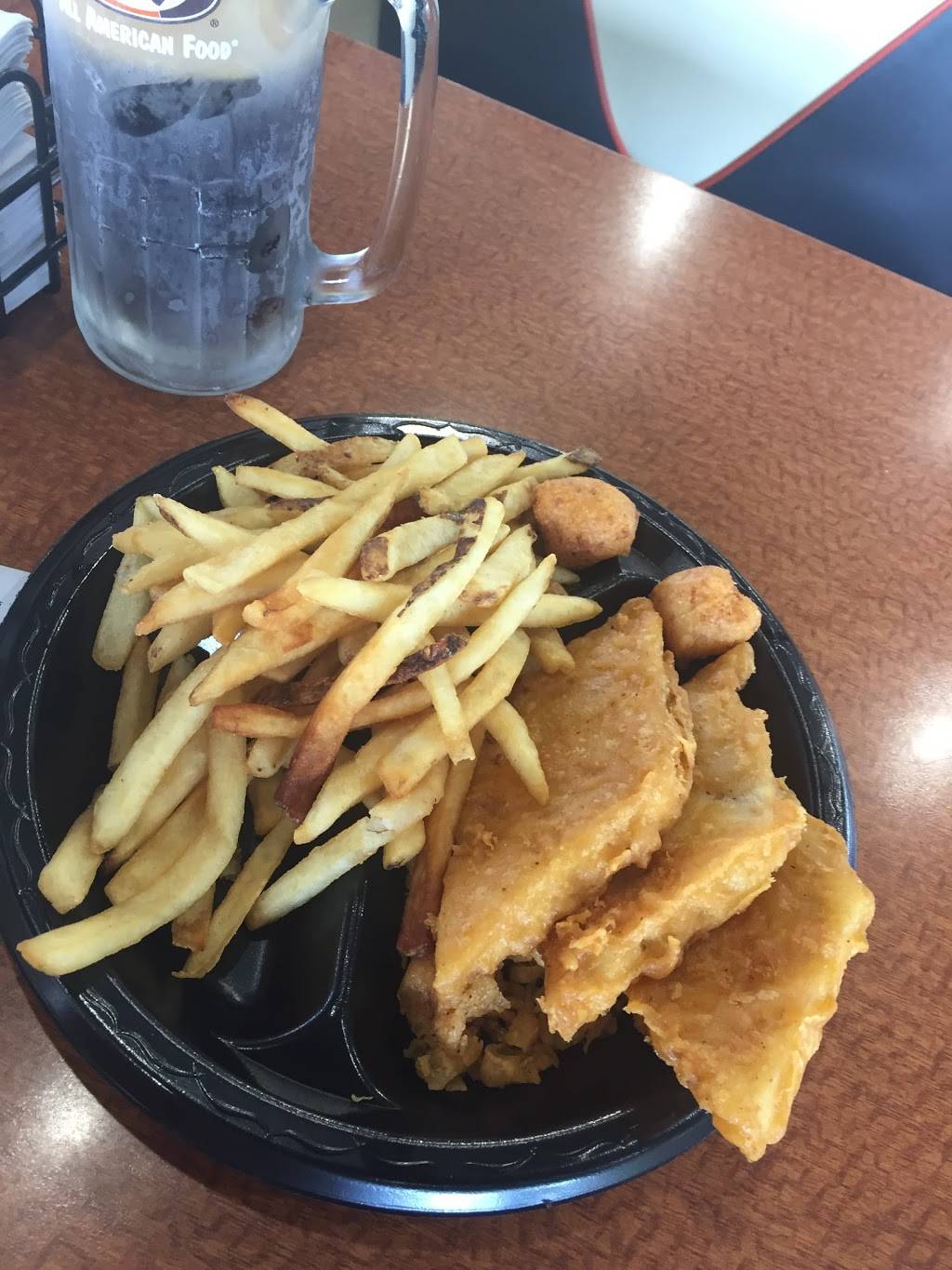 Long John Silvers | restaurant | 2552 E University Ave, Des Moines, IA 50317, USA | 5152624700 OR +1 515-262-4700