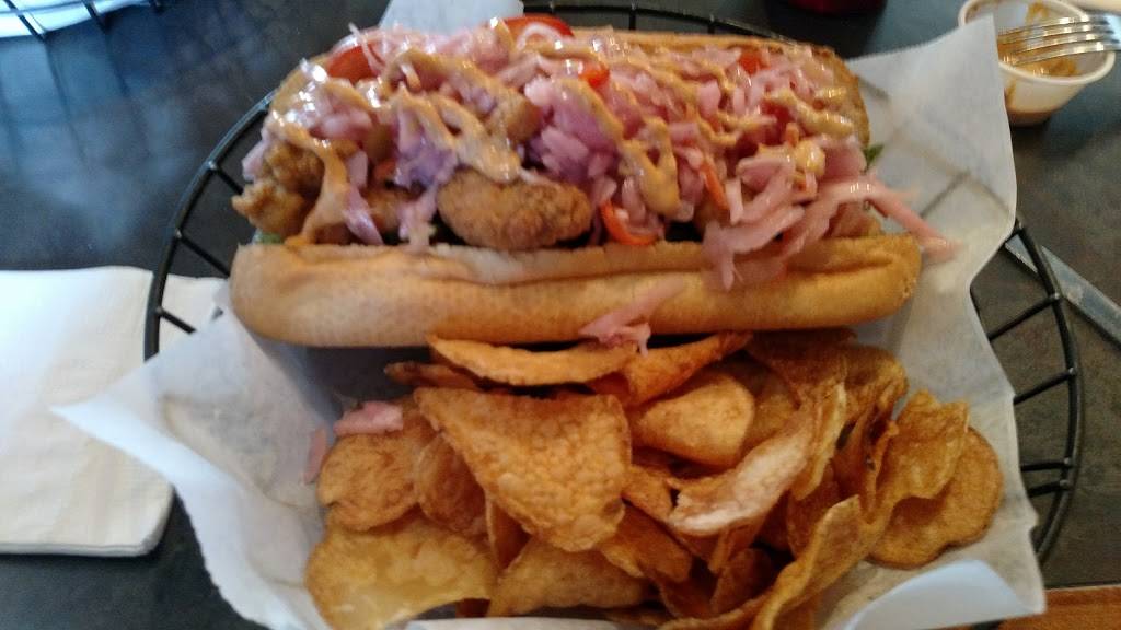 The Railshake | restaurant | 504 Walnut St, Highland, IL 62249, USA | 6186514900 OR +1 618-651-4900