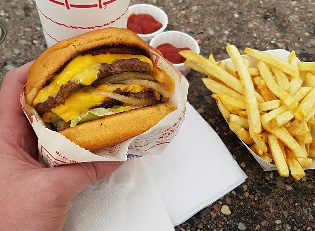 In-N-Out Burger | restaurant | 11 Rollins Rd, Millbrae, CA 94030, USA | 8007861000 OR +1 800-786-1000