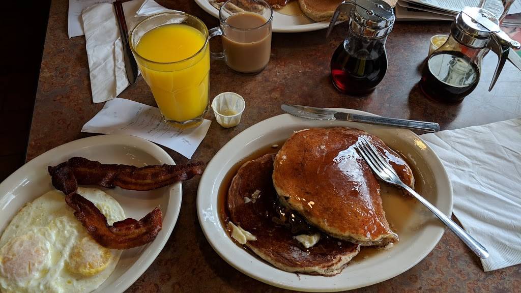 Burgermaster | restaurant | 3040 NE 45th St, Seattle, WA 98105, USA | 2065257100 OR +1 206-525-7100