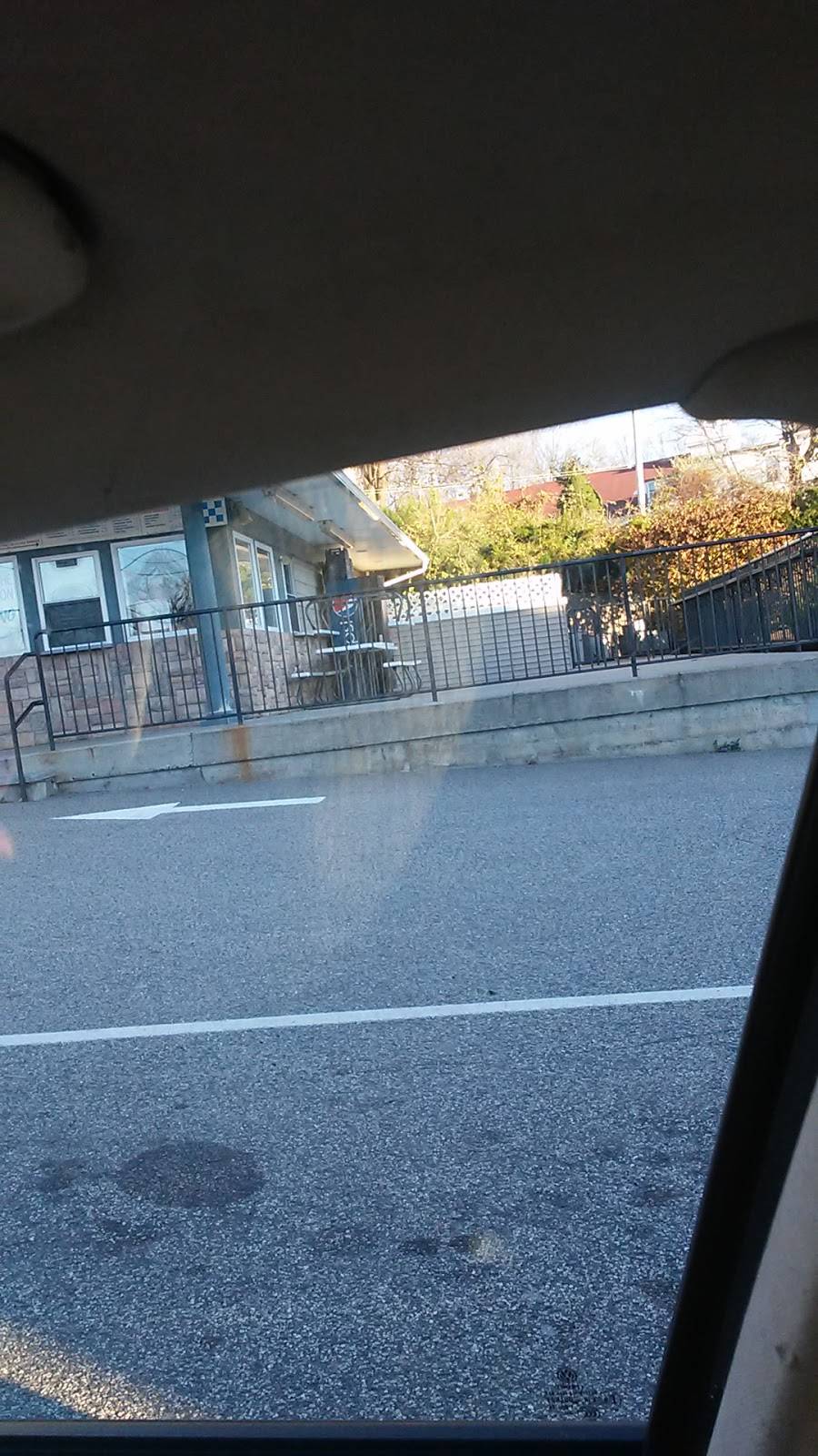 Dairy Delite | restaurant | 6 School St, Berwick, ME 03901, USA | 2076984700 OR +1 207-698-4700