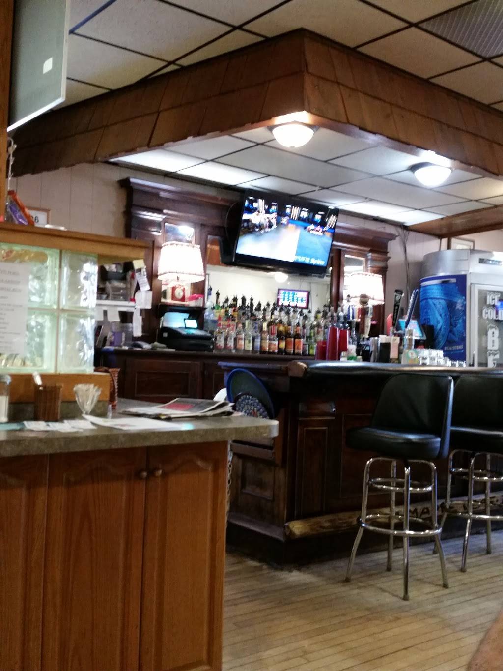 Maple Leaf Inn | restaurant | 188 S Main St, Vermontville, MI 49096, USA | 5177260098 OR +1 517-726-0098