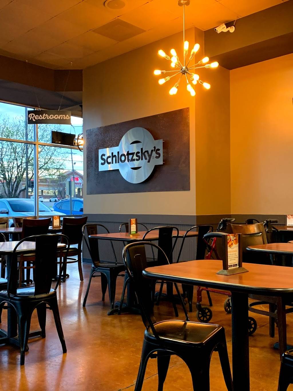 Schlotzskys | meal takeaway | 9827 Potranco Rd, San Antonio, TX 78251, USA | 2105430800 OR +1 210-543-0800