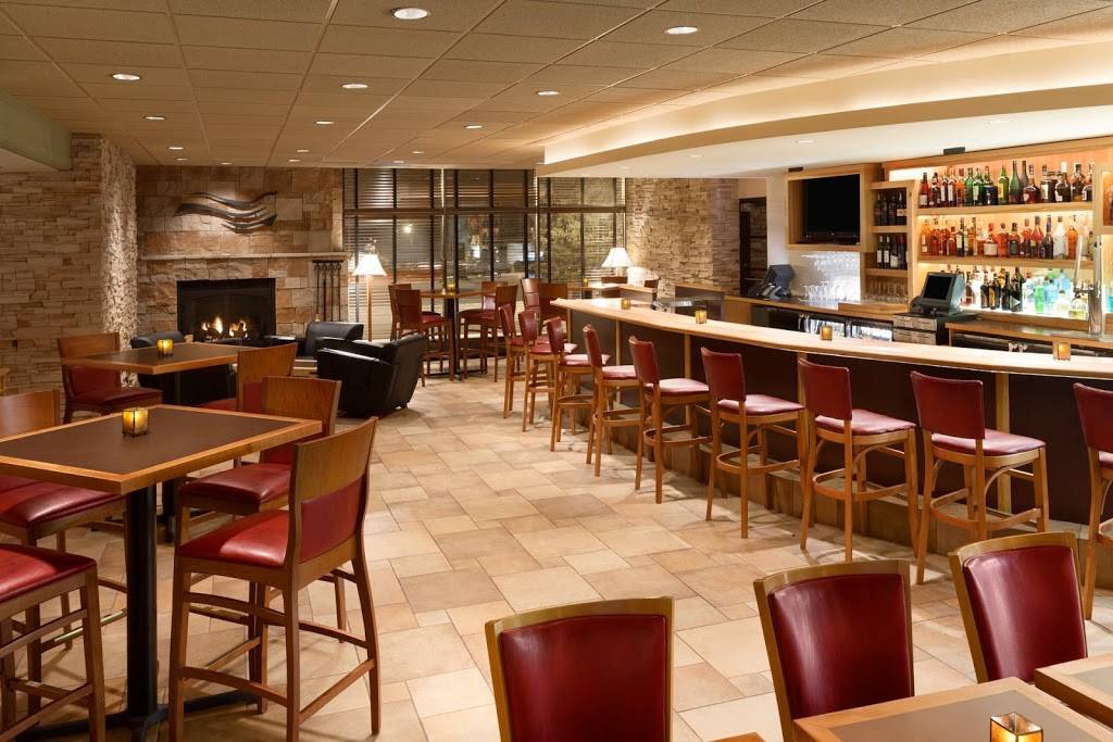 Three Rivers Lodge | restaurant | 111 Front St S, La Crosse, WI 54601, USA | 6087935018 OR +1 608-793-5018