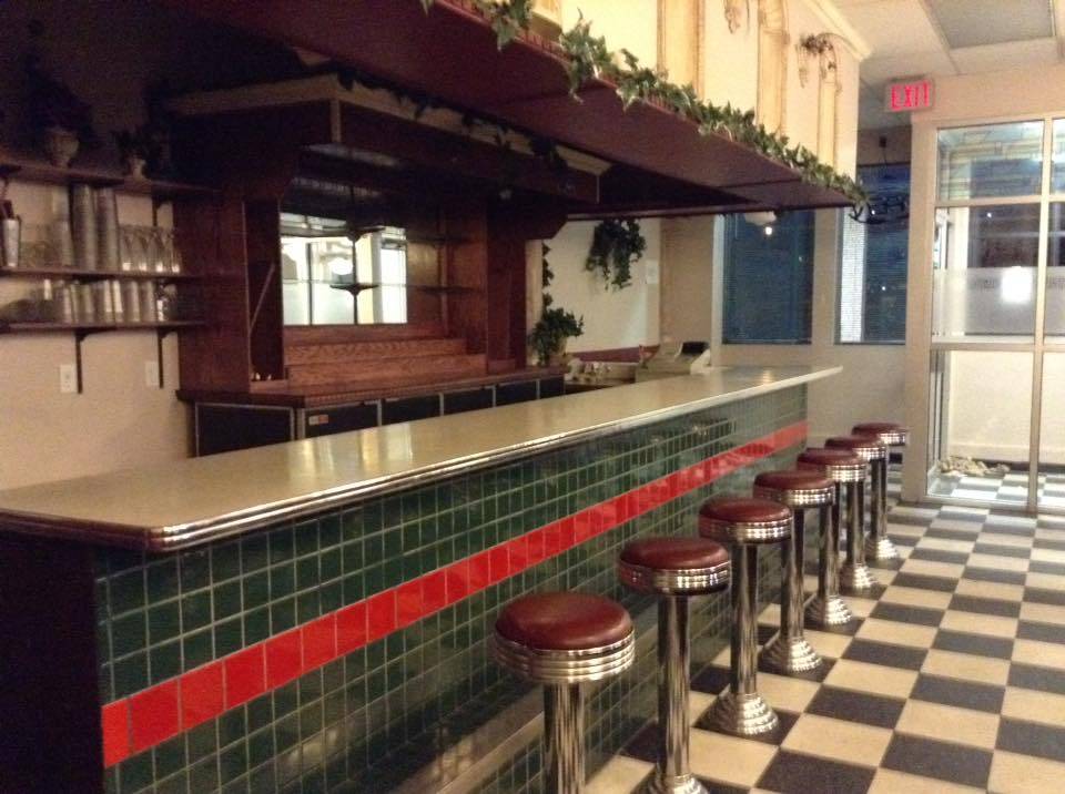 Bullseye Family Restaurant | restaurant | 125 Stewart Blvd, Brockville, ON K6V 4W4, Canada | 6133455733 OR +1 613-345-5733