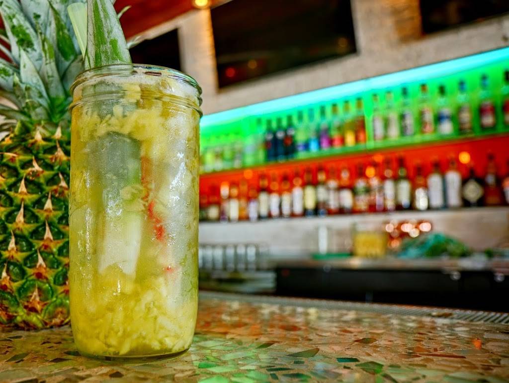 SideYard | restaurant | 3204 Seawall Blvd Suite D, Galveston, TX 77550, USA | 4096215237 OR +1 409-621-5237