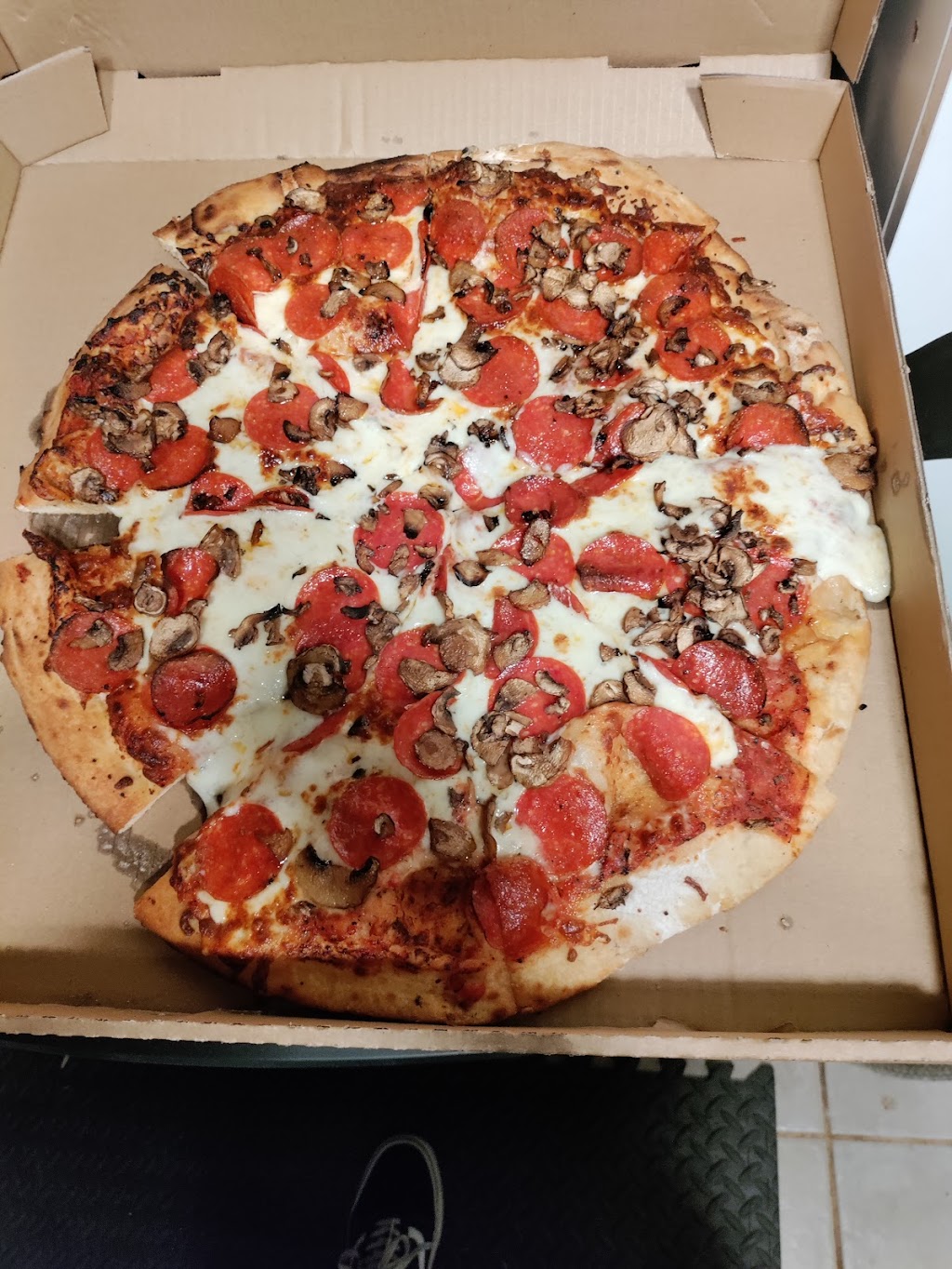 Paulies Pizza Pub | restaurant | 247 N 2nd Ave, Upland, CA 91786, USA | 9096081115 OR +1 909-608-1115