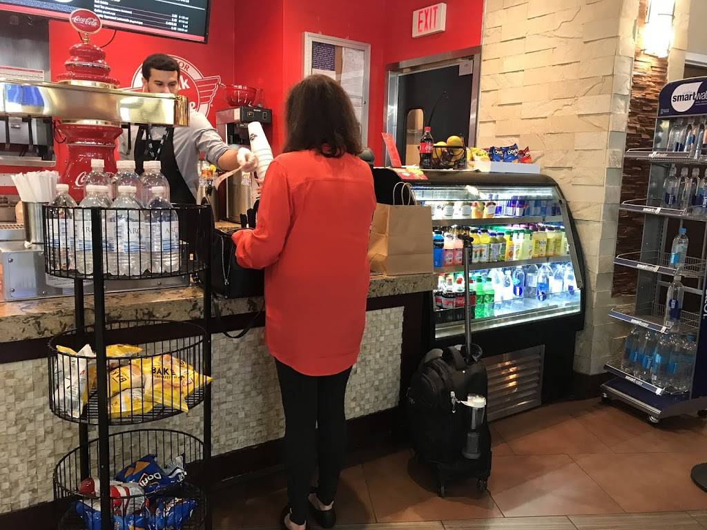 Steak n Shake | restaurant | 9800 Airport Blvd, San Antonio, TX 78216, USA | 2108328037 OR +1 210-832-8037