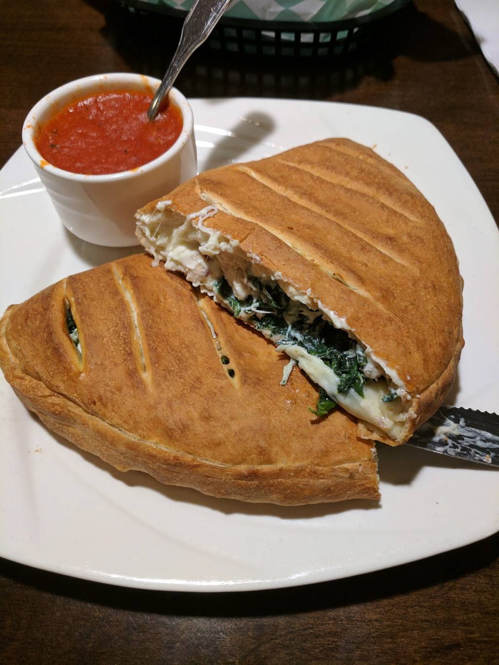 Lulus Pizzeria & Family Restaurant | restaurant | 151 Hazard Ave, Enfield, CT 06082, USA | 8607632377 OR +1 860-763-2377