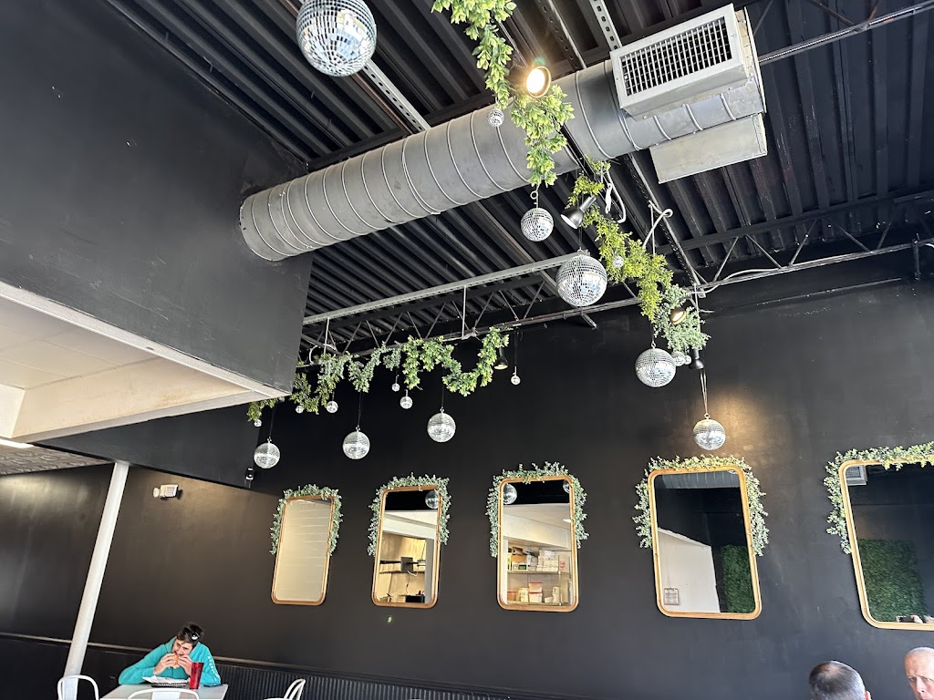 baddies burgers | restaurant | 1591 S Lumpkin St suite a, Athens, GA 30606, USA | 7068508331 OR +1 706-850-8331