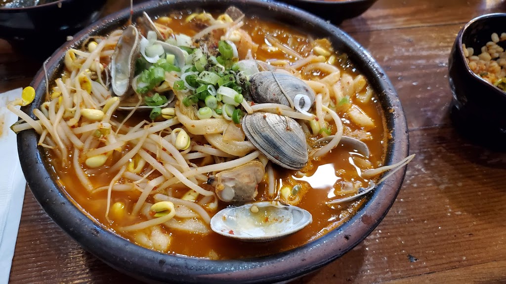 Hangari Kalguksu | restaurant | 3470 W 6th St Suite 9 and 10, Los Angeles, CA 90020, USA | 2133882326 OR +1 213-388-2326