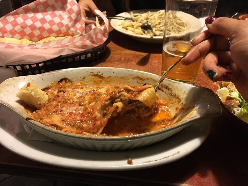 Pomodoro Italian Kitchen | restaurant | 200 County Ct Blvd, Brampton, ON L6W 4K7, Canada | 9054501100 OR +1 905-450-1100