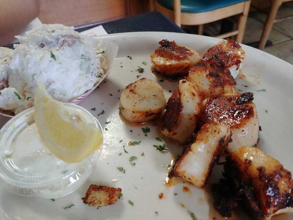 Casual Clam Seafood Bar & Grill | restaurant | 3336 Dr M.L.K. Jr St N, St. Petersburg, FL 33704, USA | 7278952526 OR +1 727-895-2526