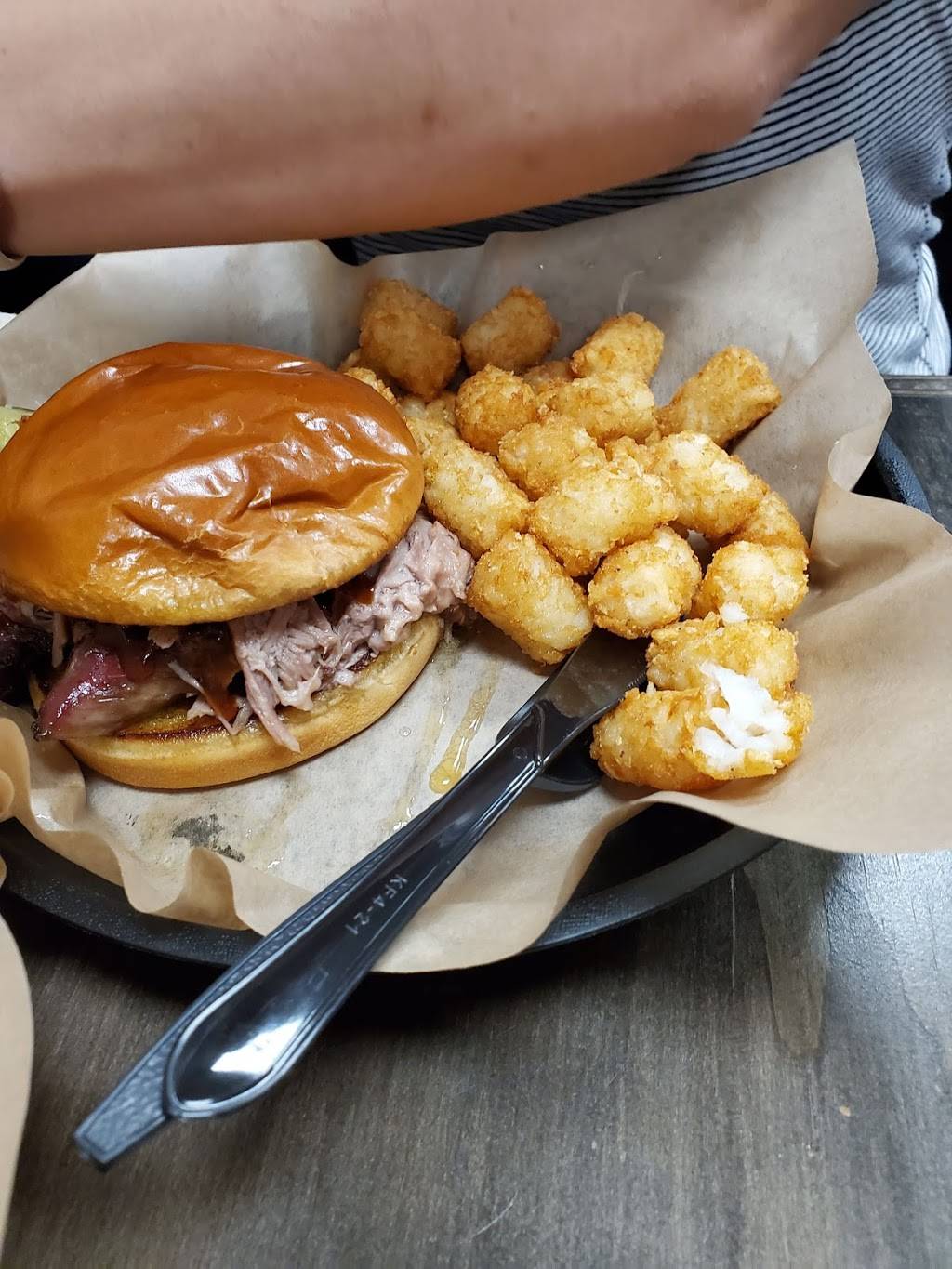 Porkchop and Bubbas BBQ | restaurant | 1230 H St suite a, Bakersfield, CA 93301, USA | 6615204227 OR +1 661-520-4227