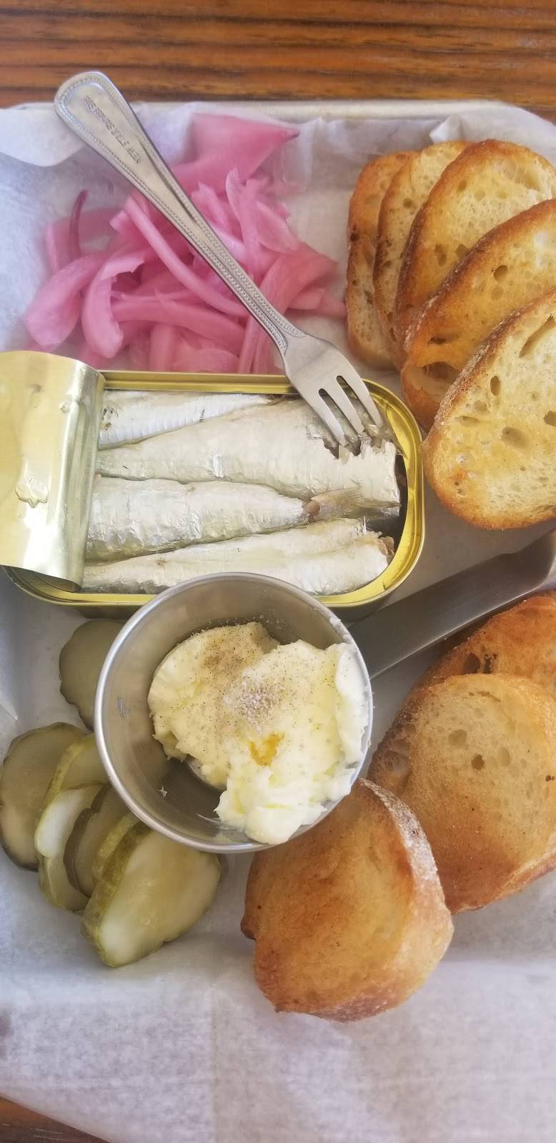 Shuck Station Raw Bar | restaurant | 68 Main St, Newcastle, ME 04553, USA | 2076820129 OR +1 207-682-0129