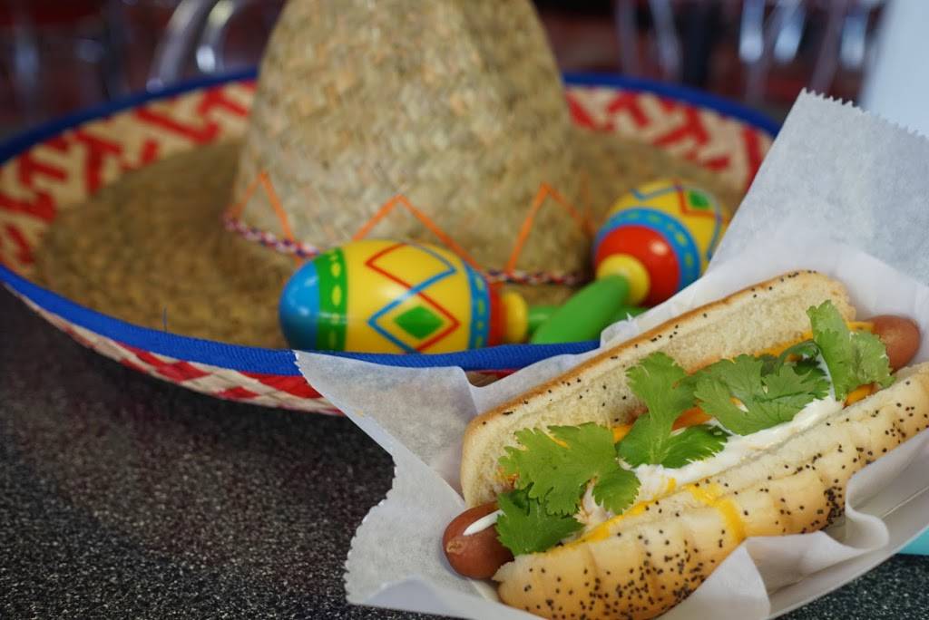 Mels Hot Dogs | restaurant | 4136 E Busch Blvd, Tampa, FL 33617, USA | 8139858000 OR +1 813-985-8000