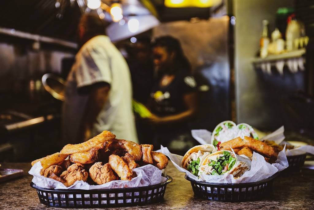 Pirates Patio and Galley | night club | 2 Walnut St, Old Orchard Beach, ME 04064, USA | 2079340031 OR +1 207-934-0031