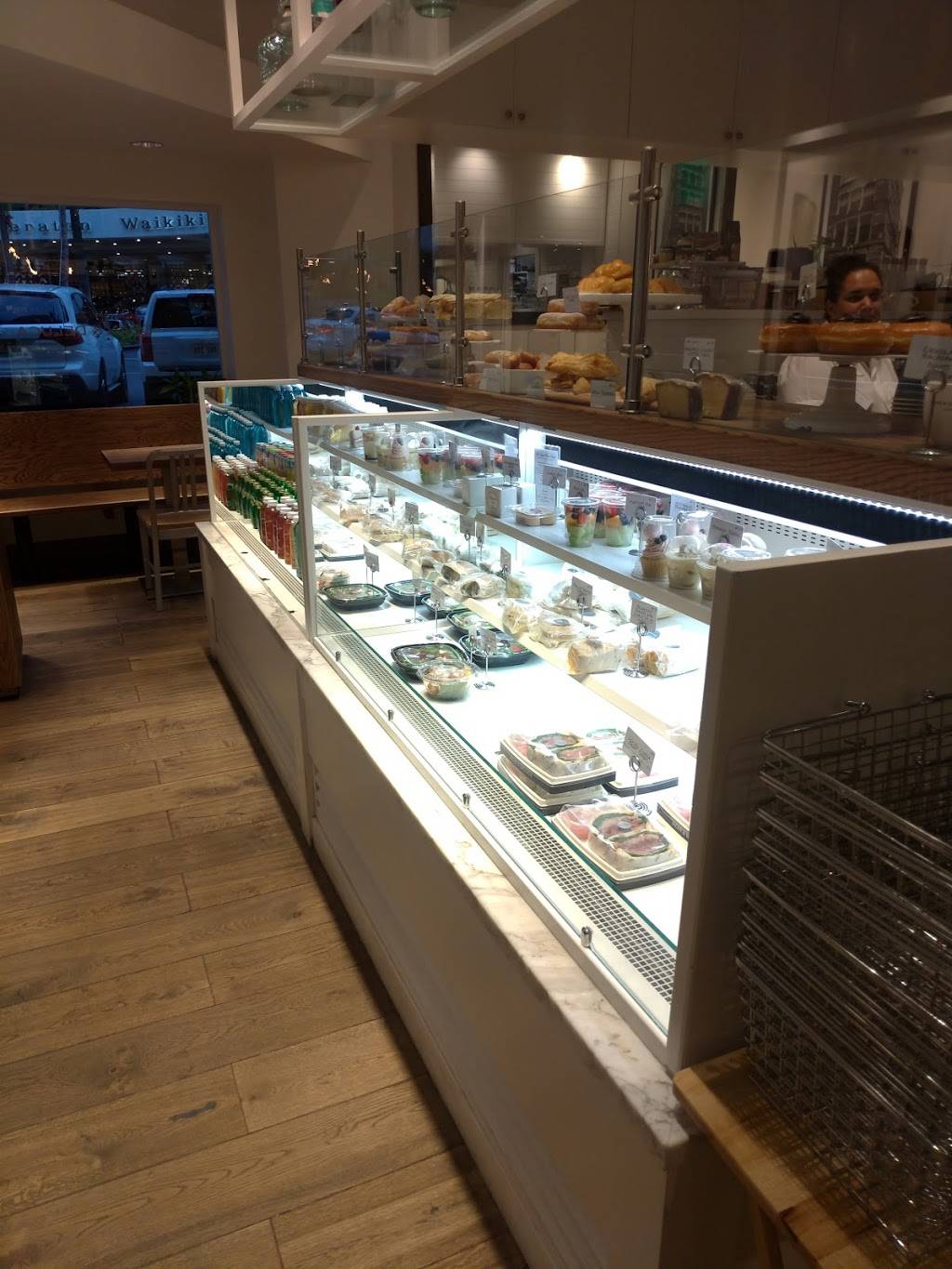 DEAN & DELUCA | meal takeaway | 2233 Kalakaua Avenue Building B # B110F, Honolulu, HI 96815, USA | 8084921015 OR +1 808-492-1015