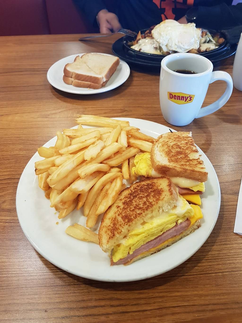 Dennys | restaurant | 1313 Willow Pass Rd, Concord, CA 94520, USA | 9257984040 OR +1 925-798-4040