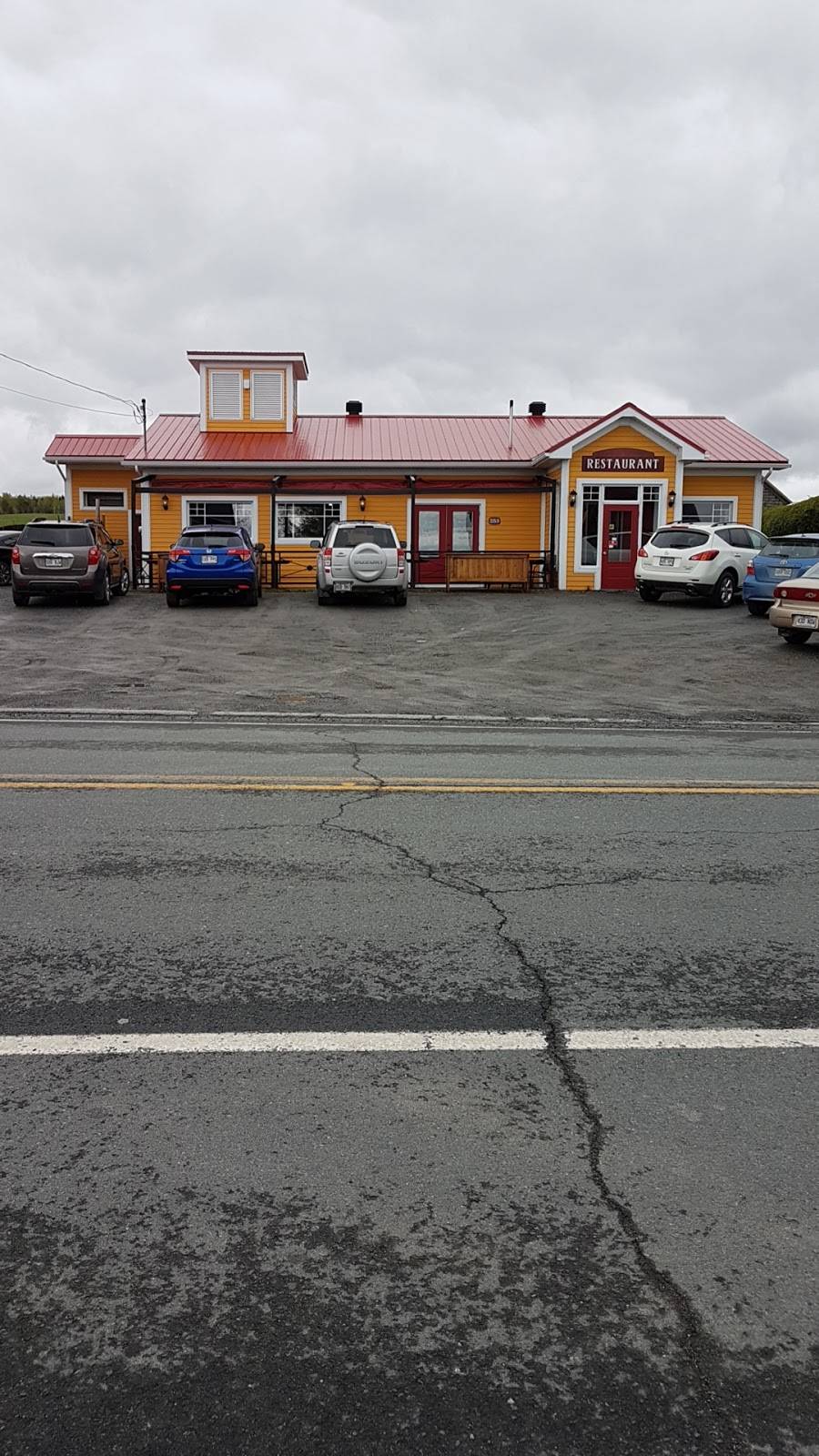 Restaurant Côté Cour | restaurant | 253 Rue Principale, Lambton, QC G0M 1H0, Canada | 4184862323 OR +1 418-486-2323