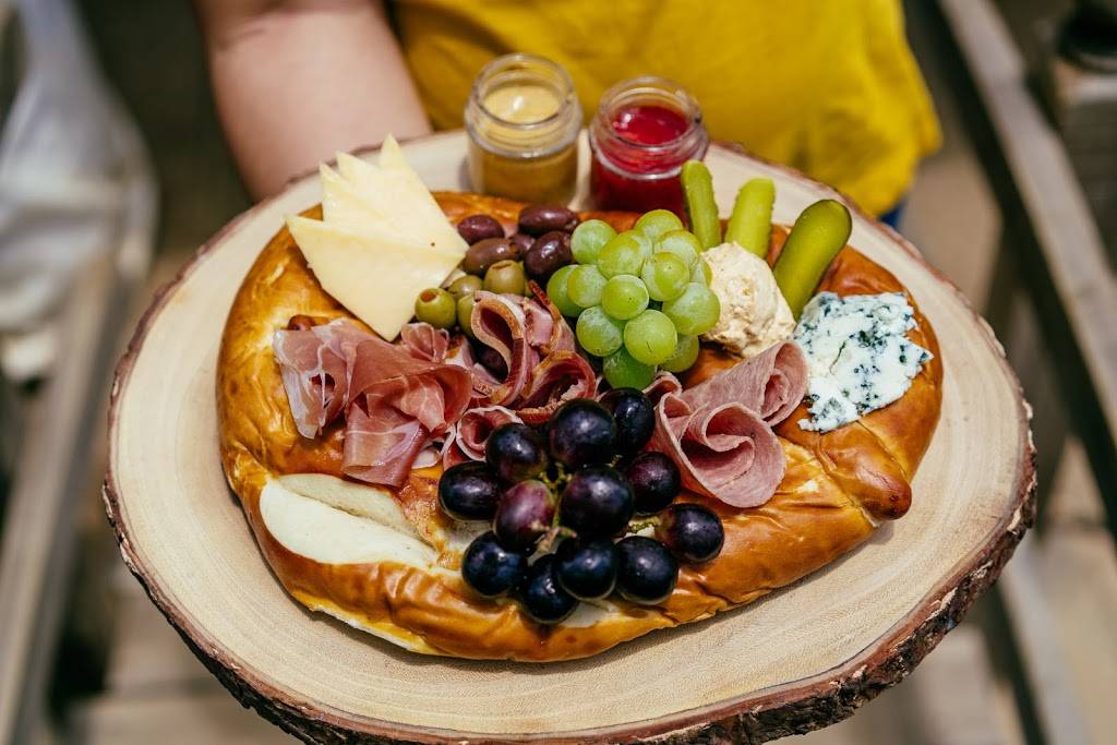 King’s BierHaus | restaurant | 828 FM646 W, League City, TX 77573, USA | 8328208264 OR +1 832-820-8264