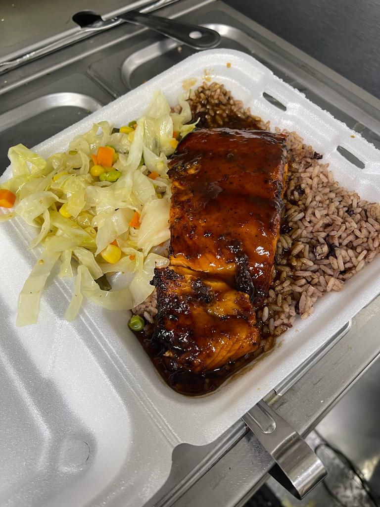 Island Vibez Caribbean Kitchen & Catering LLC | restaurant | 800 Hanes Mall Blvd, Winston-Salem, NC 27103, USA | 3368604289 OR +1 336-860-4289