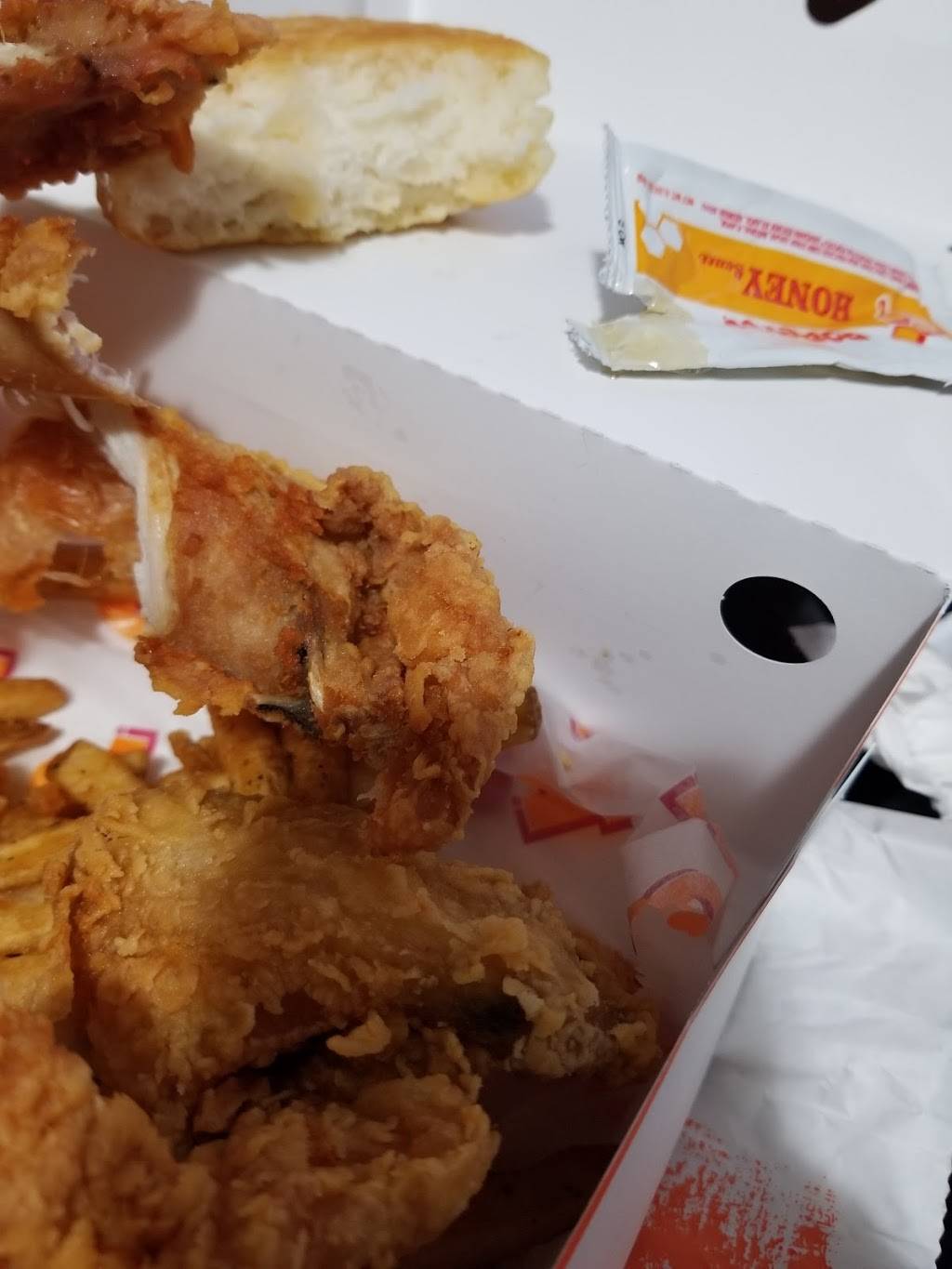 Popeyes Louisiana Kitchen | restaurant | 3100 E Berry St, Fort Worth, TX 76105, USA | 8175346052 OR +1 817-534-6052