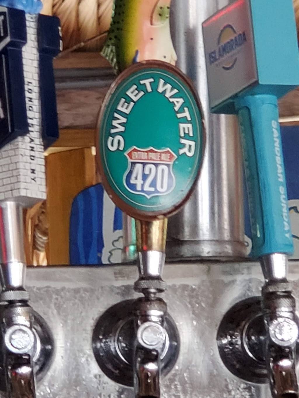 Sea-Craft Waterfront Tiki | restaurant | 3440 Marinatown Ln, North Fort Myers, FL 33903, USA | 2392573111 OR +1 239-257-3111