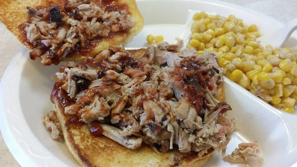 Hog Wild Pit Bar-B-Q | restaurant | 2401 N Main St, Hutchinson, KS 67502, USA | 6206698787 OR +1 620-669-8787