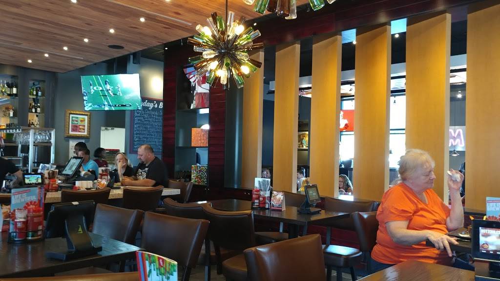 Red Robin Gourmet Burgers and Brews | restaurant | 2405 Merrick Rd, Bellmore, NY 11710, USA | 6319829774 OR +1 631-982-9774